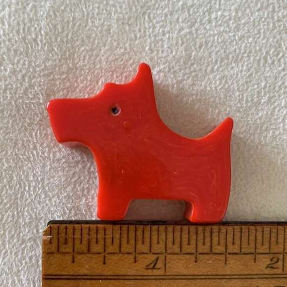 Vintage Red Bakelite 1930s Scotty Dog Pencil Sharpener - Picture 6 of 7